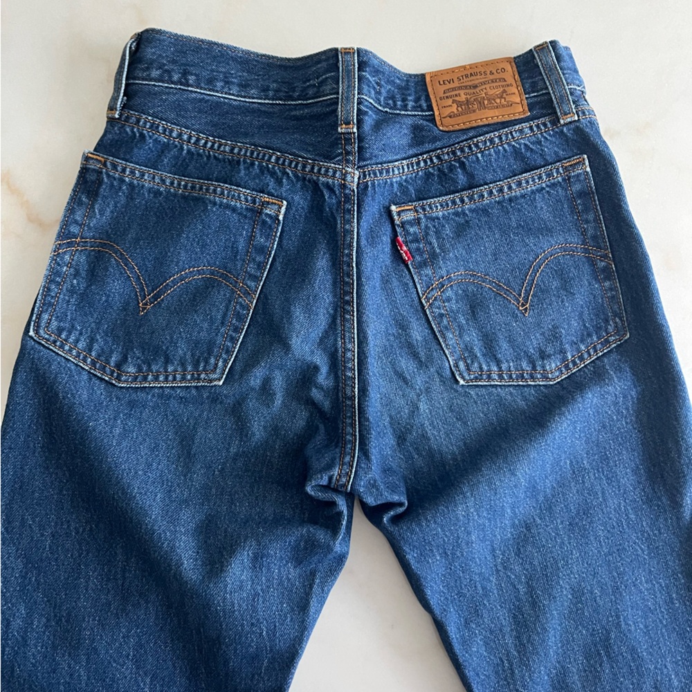 100% cotton Levi’s Wedgie Straight Jeans